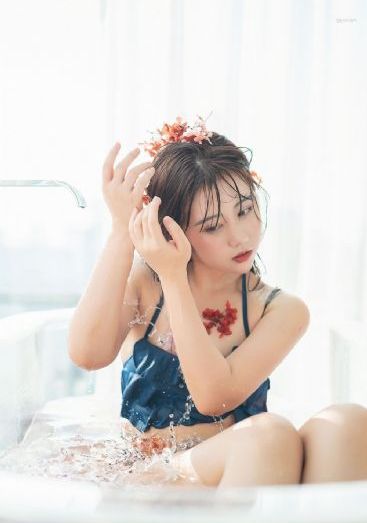 丰满的女教师