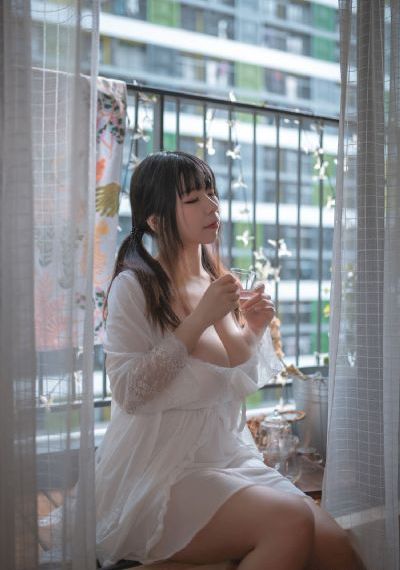 春潮浪漫海棠红